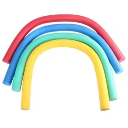 Uppblåsbara flottörrör Färgglada vatten flytande pool Nudelskum Vattenflötet AID Woggle Solid Noodle Flexibel Row Ring Kids Pool Noodle Accesso 230215