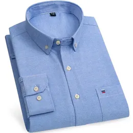 Mens Casual Shirts S7xlcotton Oxford för långärmad rutig randig manlig fickan Regularfit Buttondown Work Man 230214