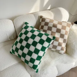 베개 케이스 양고기 Cashmere Chessboard Cushion Cover 소프트 플러시 레트로 격자 무늬 베개 홈 장식 의자 소파 침대 베개 커버 230214