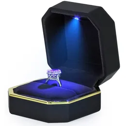Jewelry Boxes 1 Pcs LED Jewelry Ring Box Luxury Velvet Rubber Necklace Pendant Gifts Display With Light For Proposal Engagement Wedding Case 230215