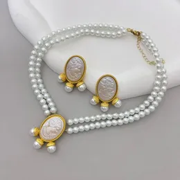 Collane a ciondolo Qyqyes Orecchini per la collana perla in rilievo fatti a mano set di design di lusso gioielli di gioielli 2023 Woman girocollo goth women's