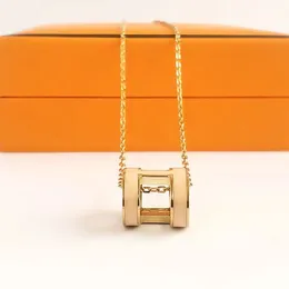 Designer Classic Luxury H Pendant Halsband Kvinnor 18K Gold Letter Necklace Luxury Design SMYCE Colorfast Hypoallergenic