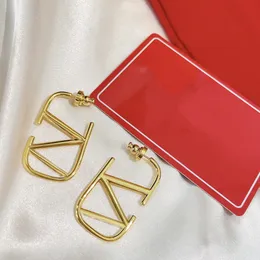 Designer örhänge Letter V LOGO Stud Earing Luxury Women Fashion Hoop Jewelry Metal Valentinolies Earring NCKJG