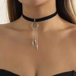 Ketten Cool Black Flannelette Short Choker Damen Mädchen Modeschmuck Gothic Metall Kreis Nieten Quaste Niedliche Charms Kragen Halsketten