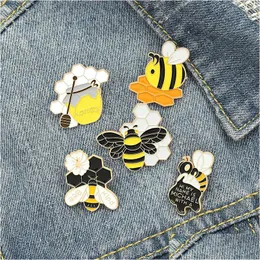 Pins Brooches Insect Bee Enamel Pin For Women Fashion Dress Coat Shirt Demin Metal Brooch Pins Badges Promotion Gift 2021 New Desig Dh8At