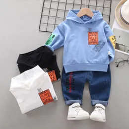 Set di abbigliamento Baby Spring Ragazzi Ragazze Abito casual Lettere Modello con cappuccio Pantaloni stampati in denim a maniche lunghe Costume per bambini in due pezzi