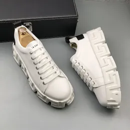 Casamento Italian Designer Party Dress Shoes Sapatos Spring Autumn Brandable White Light Sport Casual Sneakers redondos do pé de fundo grosso de lazer de lazer