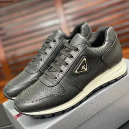 2023 banda preta Lady Comfort Comfort Casual Shoe Sport Sneaker Sapatos de couro de couro Personalidade Trail Walking Traneraein