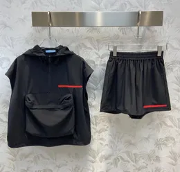 Tasarımcı Kadınların Trailtsuits Moda Spor Yeleği Takım Yelek Spor Şortları Naylon Uzun Kollu Üst İki Parçalı Siyah Terzo Boyutu S-L