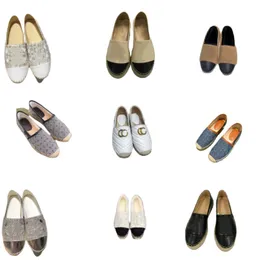 Slippare Ny stil Kvinnor Baotou Fisherman's Shoes Luxury Straw Bottom Designer Shoes Flat Heel Round Toe Outdoor ￤kta l￤der Mixed Clour Classic Letter Print