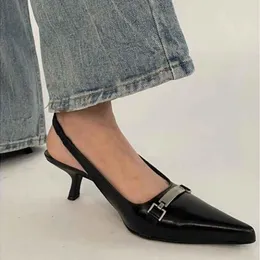 Kleid Schuhe Metall Dekoration Design Flache Sandalen Niedrige Ferse Spitze Zehen High Heels Stiletto Einzelnen Maultiere Leder Frauen Zapatos Mujer