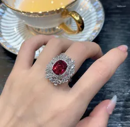 Bröllopsringar lyxiga avancerade färg Treasure Ruby Ring Women Ins Tide Temperament All-Match Simple Finger Smyckes