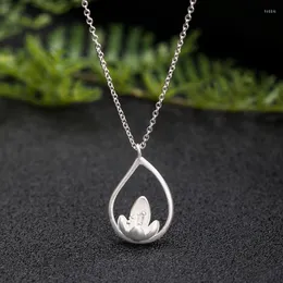 Kedjor 925 Sterling Silver Ethnic Style Simple Flower Pendant Halsband för kvinnor Creative Lotus Water Drop Halsbandsmycken XL055