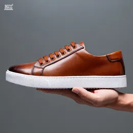 Scarpe da uomo estive un piede copertura del pedale piede piatto tavola ricamo scarpe di tela spirito ragazzo scarpe suola morbida scarpe da skateboard A15