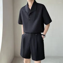Herrspårar av hög kvalitet 2023 sommar mogen våffla krage polo skjorta kort hylsa mäns koreanska ruffian shorts två delar uppsättning