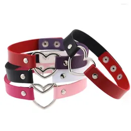 Charker uma peça Sexy Punk Goth Hollow Heart Faux PU Colares de couro Mulheres meninas Jóias de cosplay de colar de cor dupla colorir