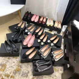 Kadınlar Sandalet Klasik Bale Dans Daireleri Kapak Tepe Kapitone Kmbkin Yay Düz Mule Tekne Ayakkabıları Paris Moda Balerin Moafers Sneaker