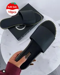 Pantofole 10 pezzi Scarpe da donna Sandali taglie forti Articoli all'ingrosso per affari di alta classe Fuori tondo Quadrato piatto con diapositive 7902