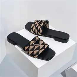 Designers Embroidered Fabric Slides Slippers Womens Metal Triangle Flat Fashion Luxury Casual Slipper Fahion Plaid Outdoor Scuffs Shoes