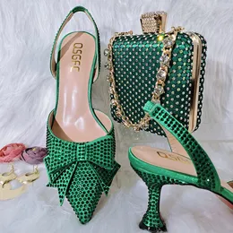 Zapatos de vestir doershow y conjunto de bolsos Zapato italiano de color verde africano decorado con diamantes de imitación ¡Alta calidad! SRT115 230216