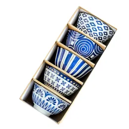 Nowoczesne niebiesko -białe japońskie miski geometryczny zestaw kwiatowy zestaw 5 różnych porcelanowych miski z zupą ryżu z pudełkiem prezentowym 5.25 cali 14 uncji