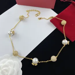 2023 Designer de colar feminino Luxury Gold Heart Pearl Crystal Gold Double V Letter 925s Silver Jewelry Classic Box