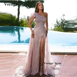 Vestidos de festa Verngo empoeirado rosa laca de renda de renda de noite com alcance de uma variedade de ombro de uma fenda lateral de um ombro Dubai Mulheres formais de baile de formatura 230217