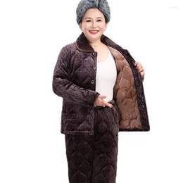 Zimowa część sutowa w średnim wieku i starszej babci piżamy z wyjątkowo dużymi trójwarstwowymi wyściełanymi kołdrymi ubraniami domowymi z norek.