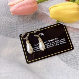 Znane kolczyki projektanta urok perła kolczyki z ćwiekami biżuteria dla kobiet luksusowe akcesoria wesele popularna marka z pudełkiem