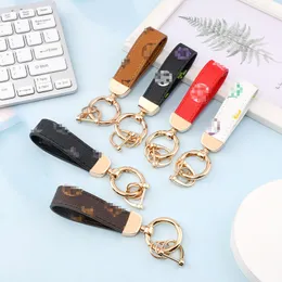 Presbyopia Car Keychains Ring Bag Pendant Charm Jewelry Keyrings Holder for Men Women Gift Fashion PU Leather Brown Flower Design Metal Buckle Key Chain Accessories