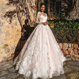 2023 Nuovo arrivo A Line Abiti da sposa Sheer Scoop Neck Maniche lunghe Tulle Applicazioni di pizzo Sweep Train Plus Size Abiti da sposa