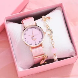 腕時計ファッションガールの女性を見る漫画の花ピンクのレディースブレスレットセット