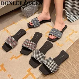 Slippers 2023 Brand Fashion bling shorides slides planos chinelos casuais sandálias de verão sapatos de cristal slipper da pista feminina