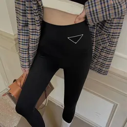 Dam Leggings Slim Byxor Dam Legging Tight med bokstäver tryckta Hög midja Designer Dam Bottom Svart Grå