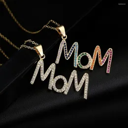 قلادات قلادة شراء أزياء ملونة CZ المجوهرات النحاسية 2023 رسالة MOM Letter Gold Chain Necklace for Women Gift Day's Day