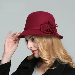 Cappelli in feltro flangiato parodia floreale in feltro di lana cappelli cloche autunno inverno da donna elegante cappello da banchetto