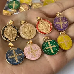 Charms 50 sztuk religijny wielokolorowy medal świętego benedykta katolicki pozłacany Medal SB moneta San Benito prezent 230220