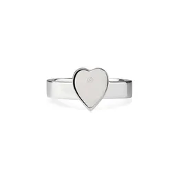 Lyxig k￤rleksdesigner f￶r kvinnliga ringar pl￤terade Rose Gold Silver Color Par Bague Juveler Polerat engagemang Br￶llop Storlek 8 9 Solid Cute Heart Love Ring E23