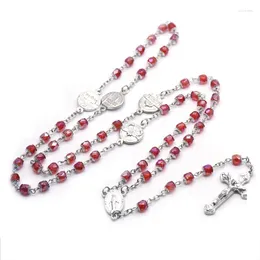 Подвесные ожерелья Qigo Красное хрусталлическое ожерелье с чемпионатом с чашкой винтаж Иисус пересекает длинные религиозные молитвенные украшения для мужчин.