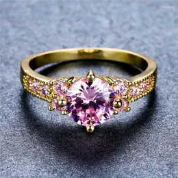 Anéis de casamento fofos femininos rosa jóias de pedra charme de ouro fino para mulheres de luxo de luxo de zircão de noivado de noivado Toby22