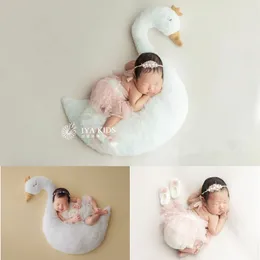 Kaps şapkalar Dvotinst Born Bebek Pografi Props Yaratıcı pervane Furry Posing Swan Hat Kıyafetleri Stüdyo Çekim Aksesuarlar PO 230220