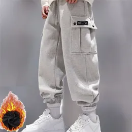 Calças masculinas chegada na moda homens sweatpants plus size inverno calças soltas ao ar livre bolso masculino conforto quente jogging calças esportivas pantalones 230220