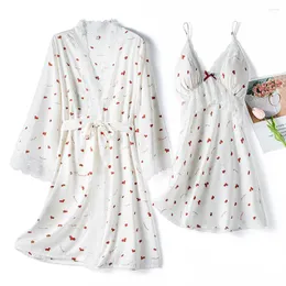 Kvinnors sömnkläder vit brud bröllop mantel set söt tryck jordgubbe nattklänning sexig siden satin kimono badrock klänning lös hemklänning