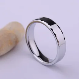 Кластерные кольца с высоким полированным 85,7% вольфрамового карбида оптом 3,5 мм/5 мм ширина.