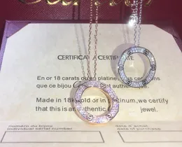 Luksusowe naszyjniki z wisiorkami miłość marka projektant miedź całkowicie wyłożone kryształkami Hollow okrągłe koło urok krótki łańcuszek Choker dla kobiet biżuteria z pudełkiem Party Gift
