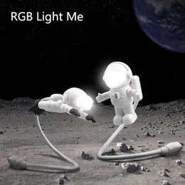 Portabel USB -driven nattljus astronautform Läsdisklampa DC 5V LED -ljus för dator bärbar dator PC Lighting Space Lovers