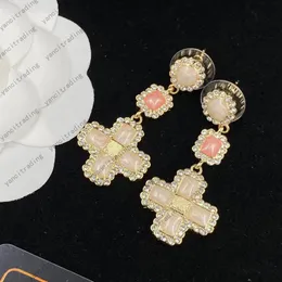 C Brand Luxury Pink Diamond Stud Designer Brincos Estuda 18K Crystal Crystal Elegante Feminino Sweet Love Earring Ear an￩is de orelha Presente de joias