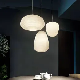قلادة مصابيح الشمال الحديثة الحد الأدنى حلزوني الأضواء الزجاجية البيضاء LED مصممة غرفة الطعام غرفة نوم بجانب المطبخ مطعم مطعم