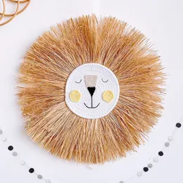 Adesivi murali Cartone animato Testa di leone Decorazioni pendenti INS Nordic Tessuto a mano Decorazioni per la camera dei bambini Filo di cotone Tessitura Ornamenti animali 230221