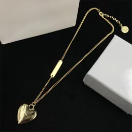 Classic Golden Heart Love Necklaces for Women Polished Shiny Pendants Necklace Lady Night Club Party Gift Jewelry